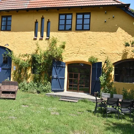 Besondere Bibliothek In Buschhagen, Cleaning Included דירה