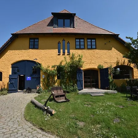 Besondere Bibliothek In Buschhagen, Cleaning Included *